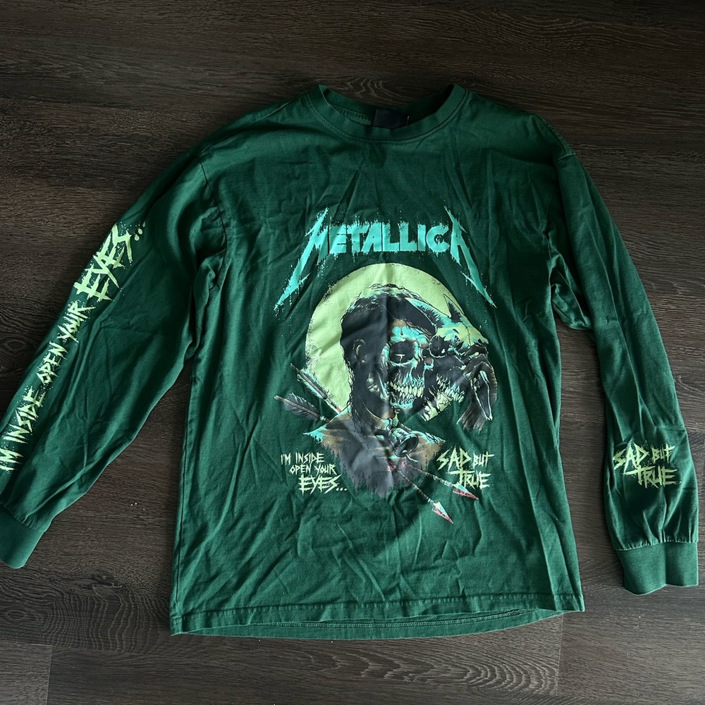 H&M Green Graphic Long Sleeve Tee